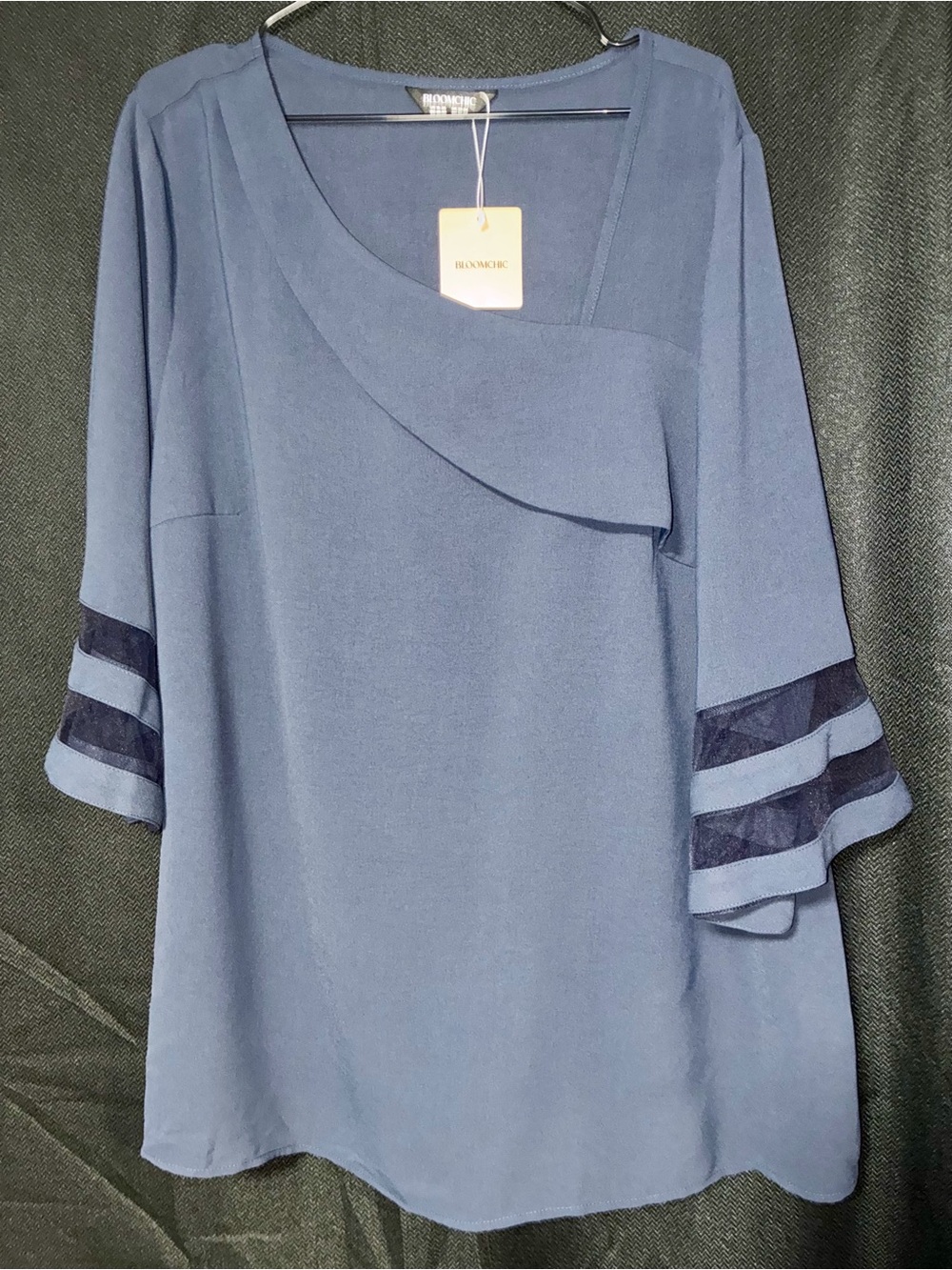 Bloom Chic Women’s Navy Top w/Tags 18/20